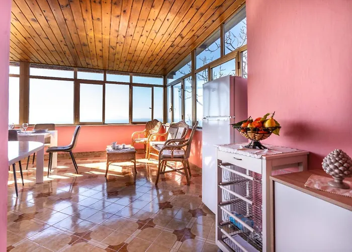 Casa Cacace ماسّا لوبْرينسِ